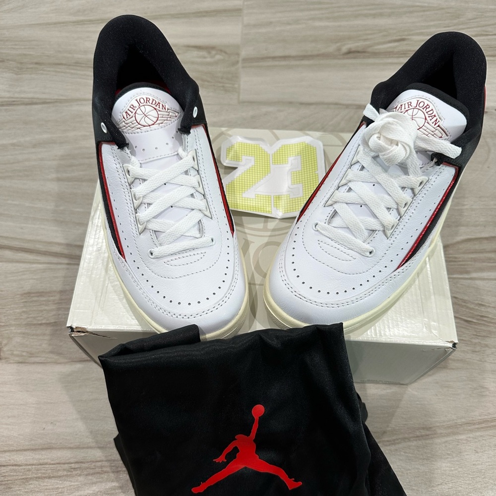 Women’s Air Jordan Retro Low-Top Red, Black &White Sneakers, Size 7, Men’s 5 1/2